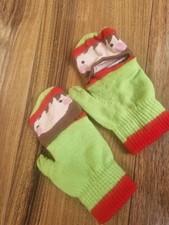 Children's Mittens / Gloves. Great Condition. Unisex. One Size. Fits All.