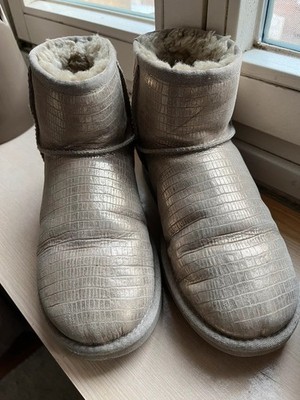 UGG Boots, Mini Boots, Silber metallic In Gr .39 Top Zustand Neupreis 199 