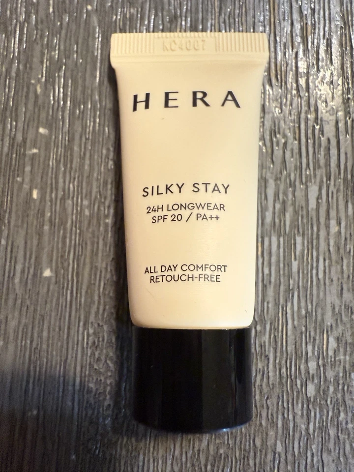 FUNDACIÓN DE LARGA DURACIÓN HERA SILKY STAY 24H [21N1 VAINILLA] 8g x 5 piezas Foto 2 de 4