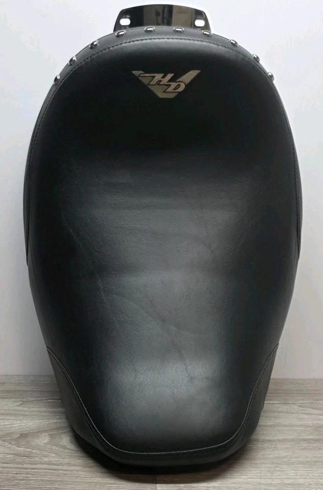 Asiento Harley Davidson Road King V 1997-2007 con logotipo - con almohadilla P/respaldo Mustang Foto 2 de 4