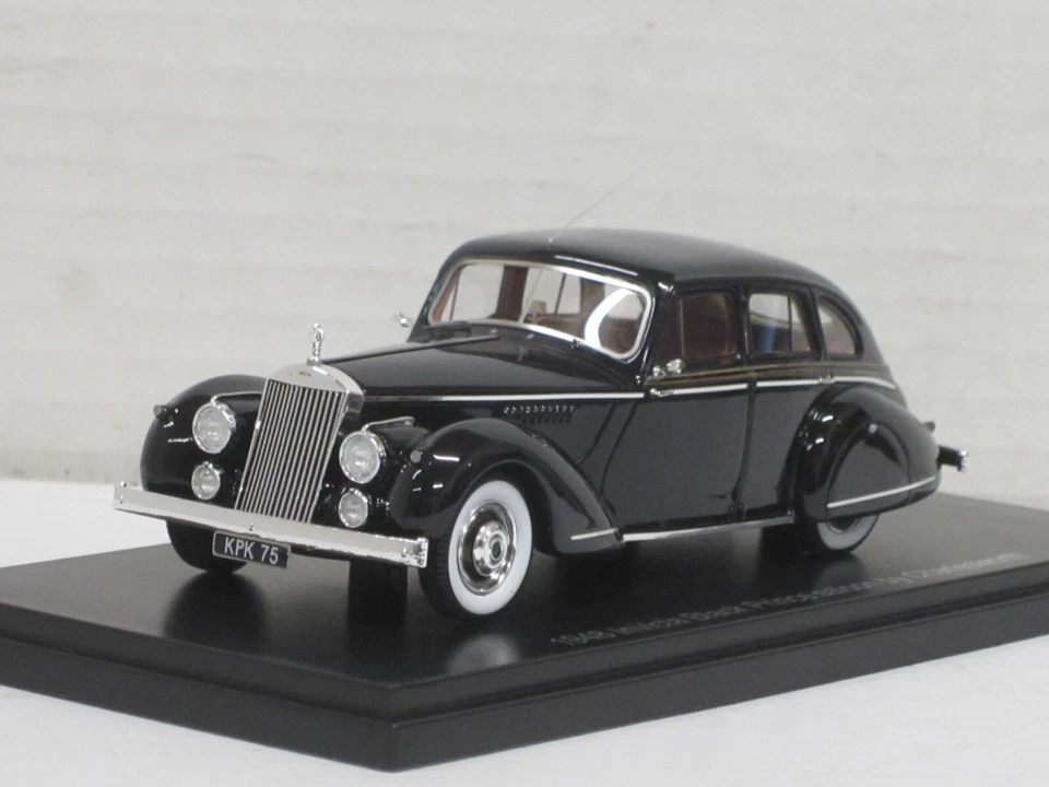 Invicta Black Prince Saloon 1948 schwarz NEU Esval EMEU43008A 1:43 limitiert