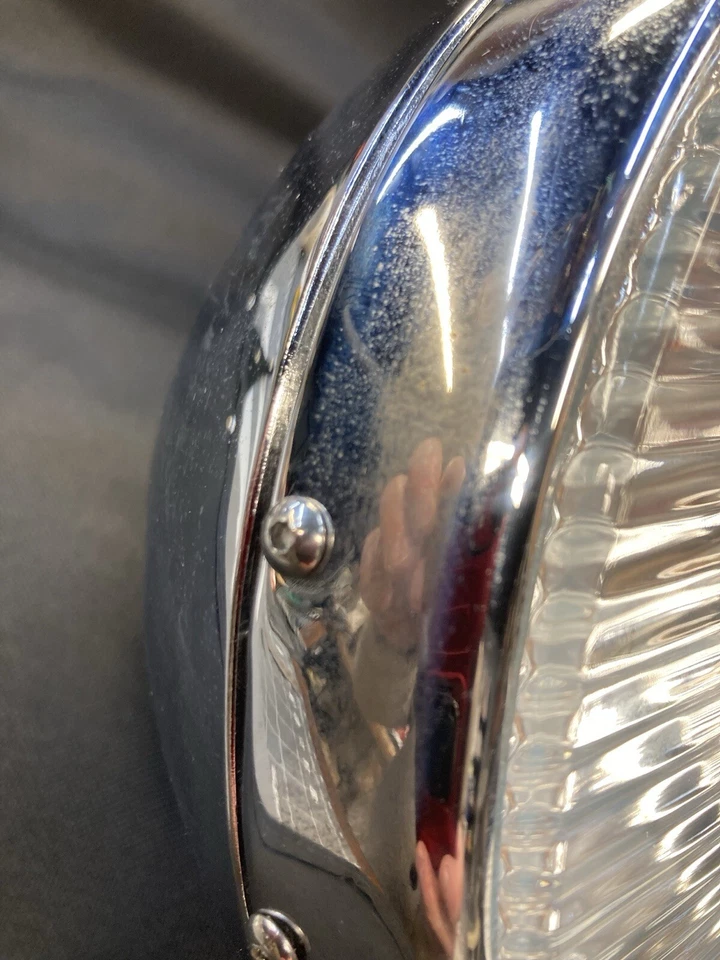 Cubo y anillo de ajuste de faros de lágrima para motocicleta Indian Foto 3 de 4