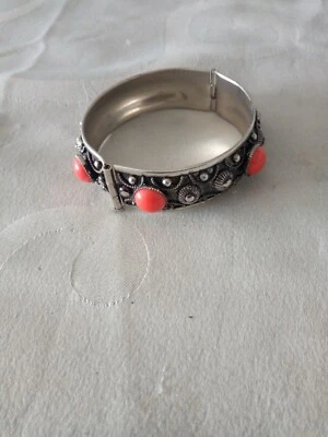 ✓BRACELET ALPAKA CORAIL AFGHAN METAL ARGENTÉ VINTAGE 1,7 CM DE LARGE ANCIEN TBE - Photo 1/2