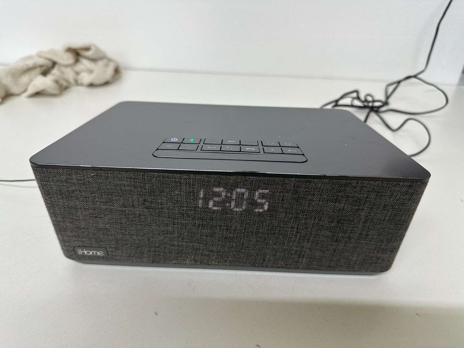 Radio + Dual Usb Charging + Bluetooth Ibt233v2