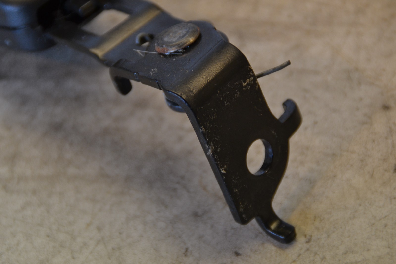 Mercedes ML Seat Belt Catcher Left Rear W164 Estate Seat Belt Catcher