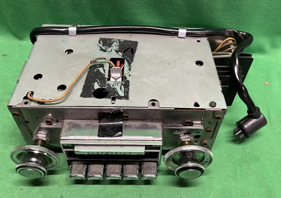 Oldsmobile Cutlass 442 1970 1971 1972 radio AM FM con perillas 7313193 03BFM1 OEM Foto 2 de 4
