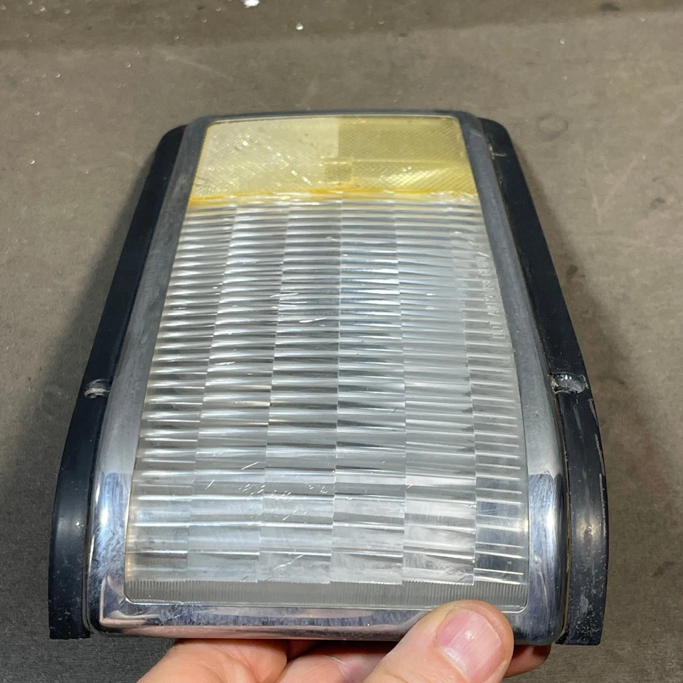 89-93 Cadillac Deville Fleetwood FWD Left Driver Corner Marker Turn Signal Lamp - Image 4 of 4