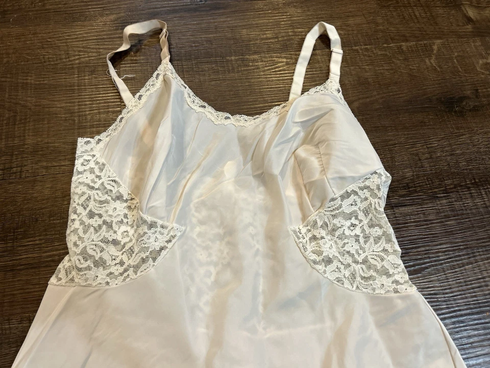 Vintage Barbizon Contura Full Slip Dress Size 38 Lace Trim - Image 3 of 4