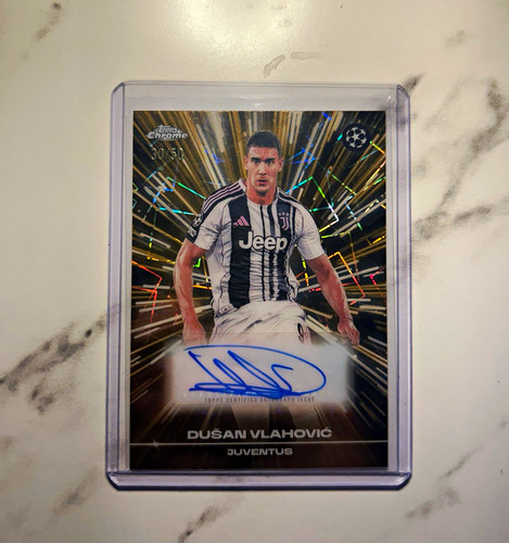 Topps Chrome 2025-26 UEFA Dusan Vlahovic Auto Black Lazer 30/50