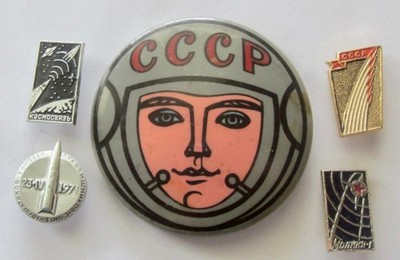 USSR SPACE RESEARCH COMMUNICATION, 1971 SHIP SOUZ, SATELLITE,SPACE HELMET 5 PINS
