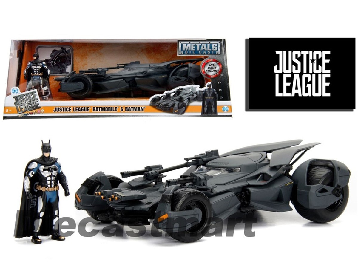 JADA 1:24 BATMAN JUSTICE LEAGUE BATMOBILE WITH DIECAST
