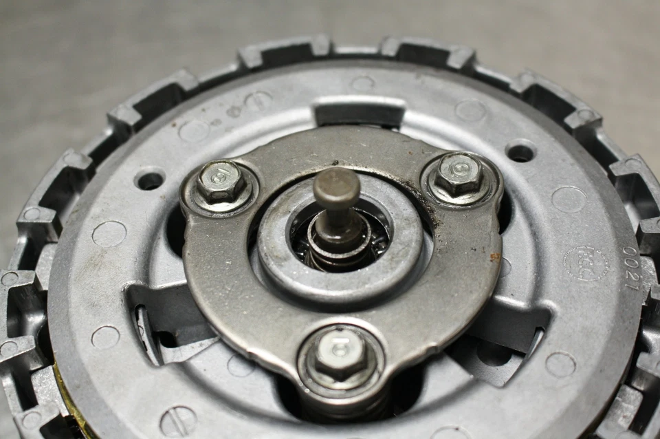 13-18 KAWASAKI NINJA ZX6R COMPLETE CLUTCH W PLATES BASKET HUB Foto 2 de 4