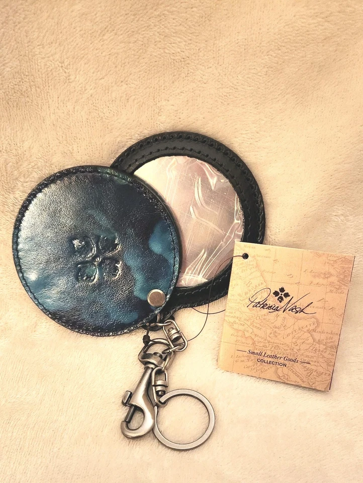 Llavero Patricia Nash Liscia espejo marino azul profundo nuevo con etiquetas precio de venta sugerido por el fabricante 29,99 USD Foto 3 de 4