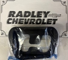 NEW GM OEM CHEVY SUBURBAN 1500 FRONT BUMPER- TOW HOOK EYE COVER RIGHT 15893977