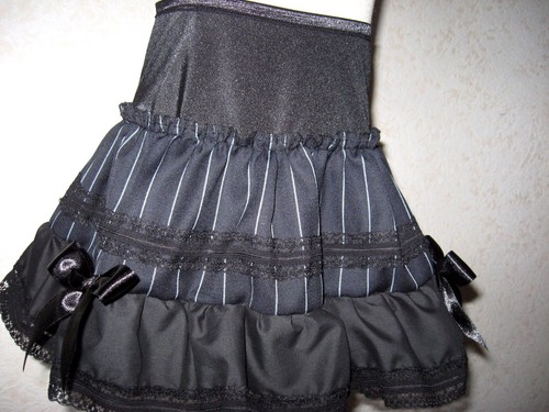 Pinstriped Steampunk Black Skirt Grey lace Frilly Gothic Gift Party Office Metal - Afbeelding 1 van 1