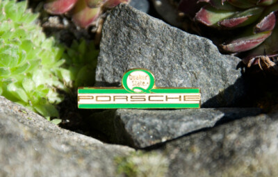 VINTAGE EMAILLE AUTOMOBIL AUTO PIN / BUTTON # PORSCHE CLUB QUAKER STATE
