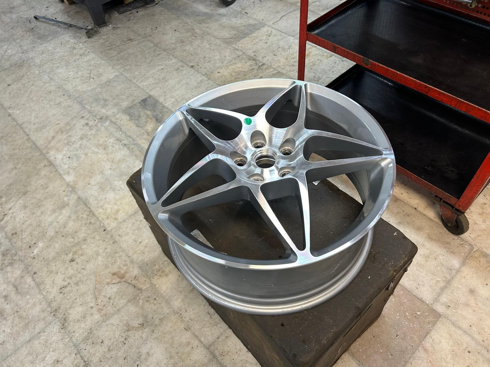 1xAlloy Wheel 19 Inch Diamond Front Ferrari California F149 OEM 252606 8Jx19