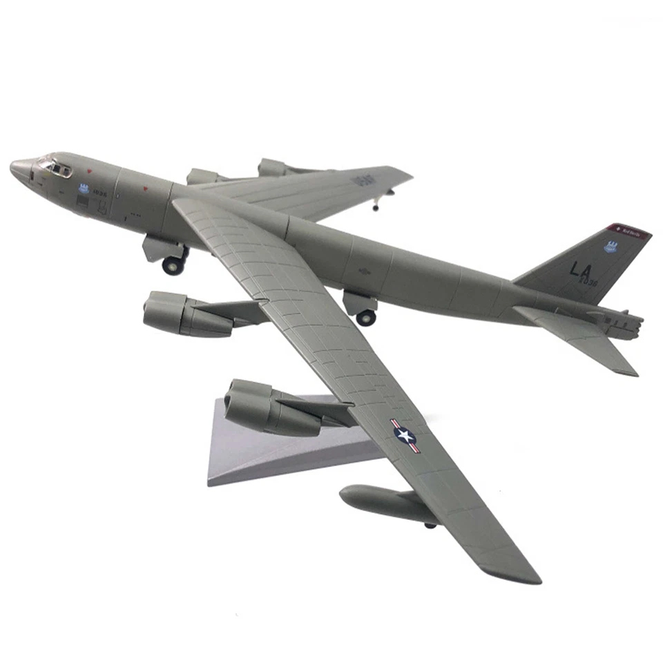 Alloy 1:200 USAF B-52H Stratofortress Heavy Bomber Simulation Aircraft Model b - Image 3 of 4