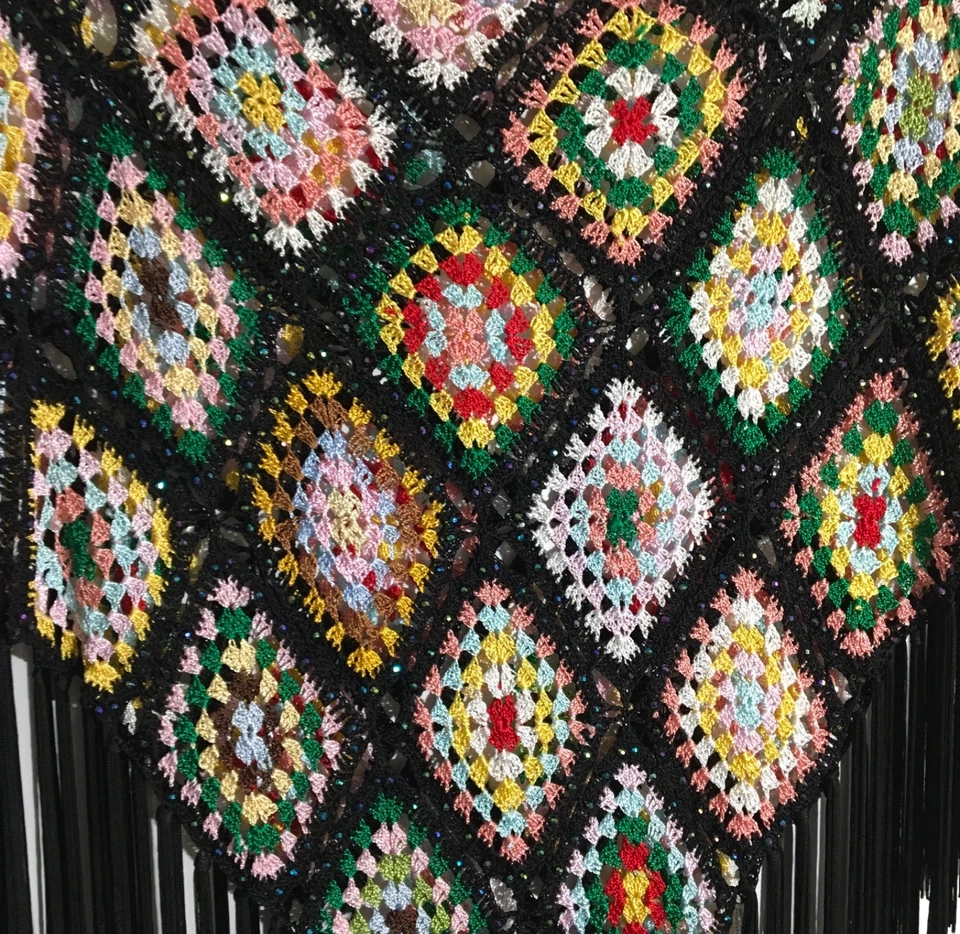 Poncho Vintage Crochet Granny Cuadrado Multicolor Cuentas Negro Flecos Festival M/L Foto 4 de 4