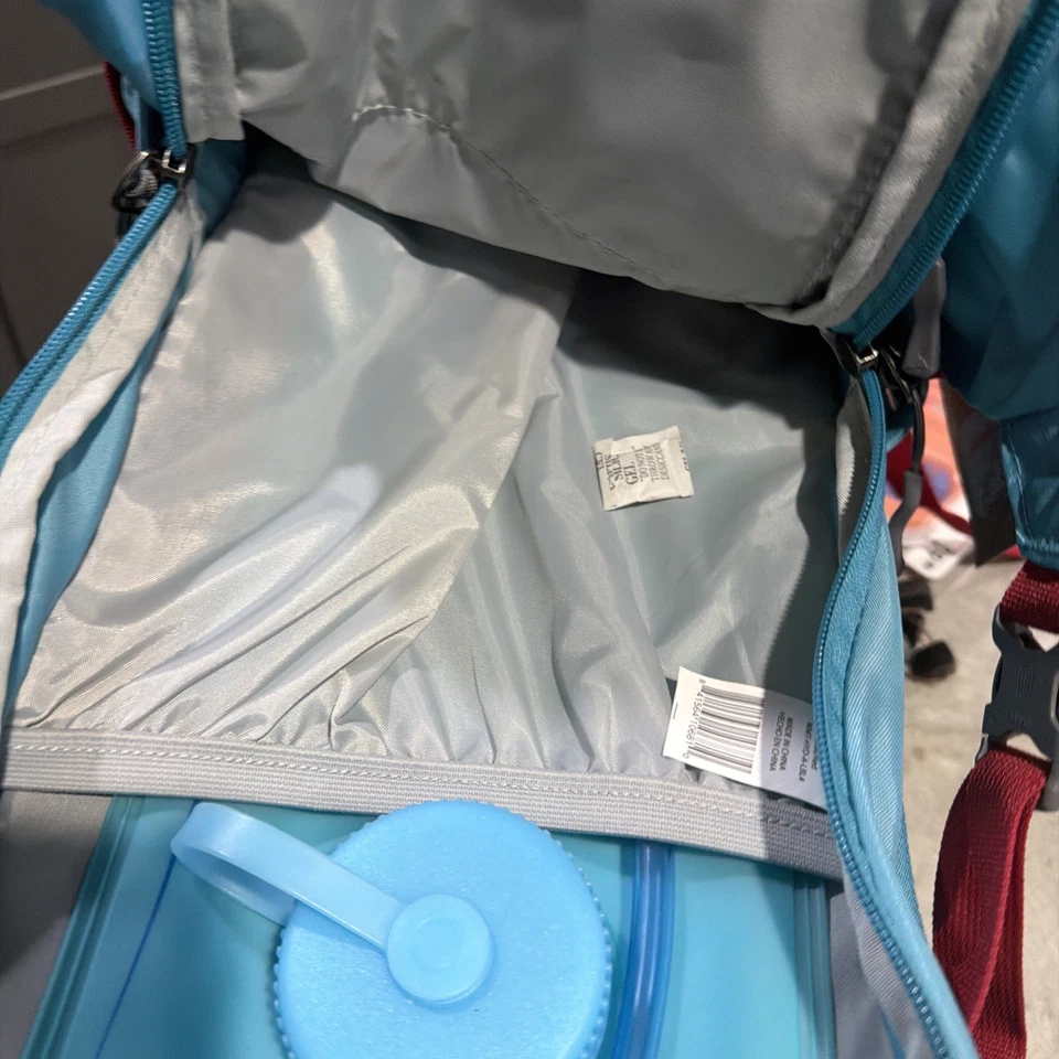 全新带标签 Ozark Trail OT 23L Riverdale 背包 日间包 水化 红色 蓝色 $25.00 — 第 4/4 张图片