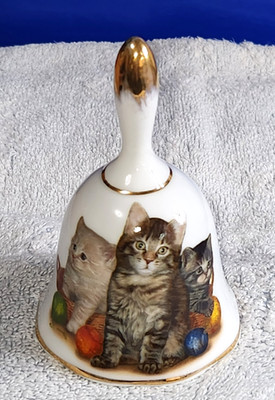 Fielder Keepsakes Bell Cat & Kittens 4'' Bell