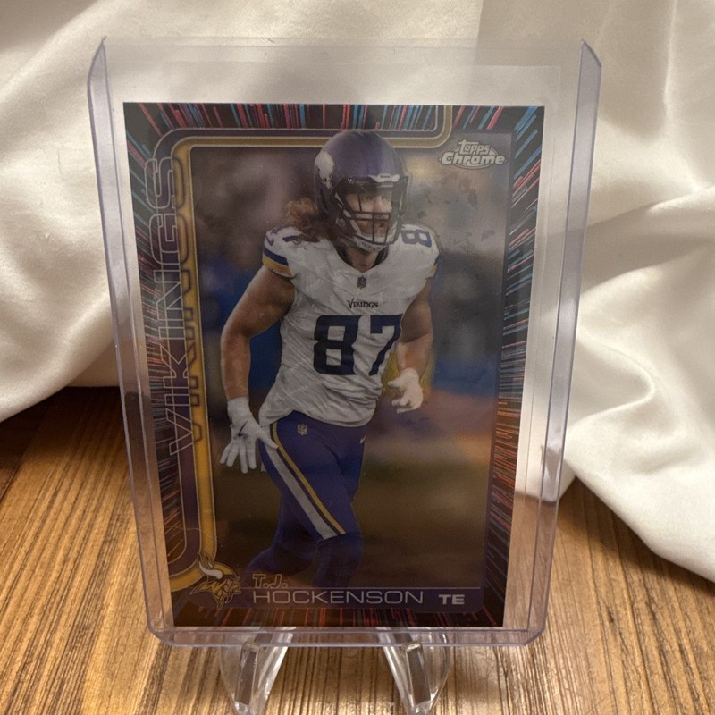 Topps 2025 Topps Chrome T.J. Hockenson #200 Minnesota Vikings