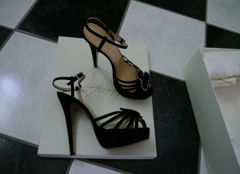 全新带盒 100% 正品 Charlotte Olympia 黑色杰克凉鞋 38 码 — 第 2/4 张图片