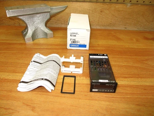 Omron E5GN-Q1P *NEW* Digital Temperature Controller 24V AC/DC