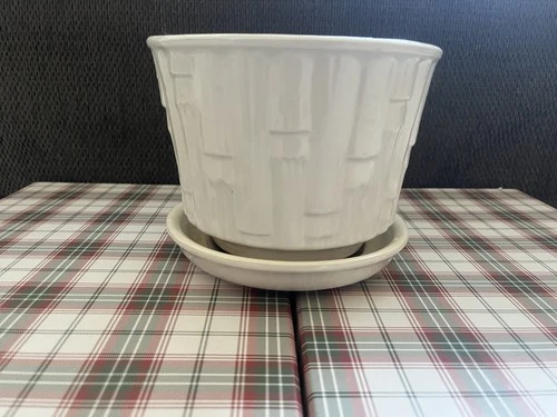 Vtg  McCoy Cream Bamboo pattern Planter  6" high w/ attached  saucer. McCoy 0375