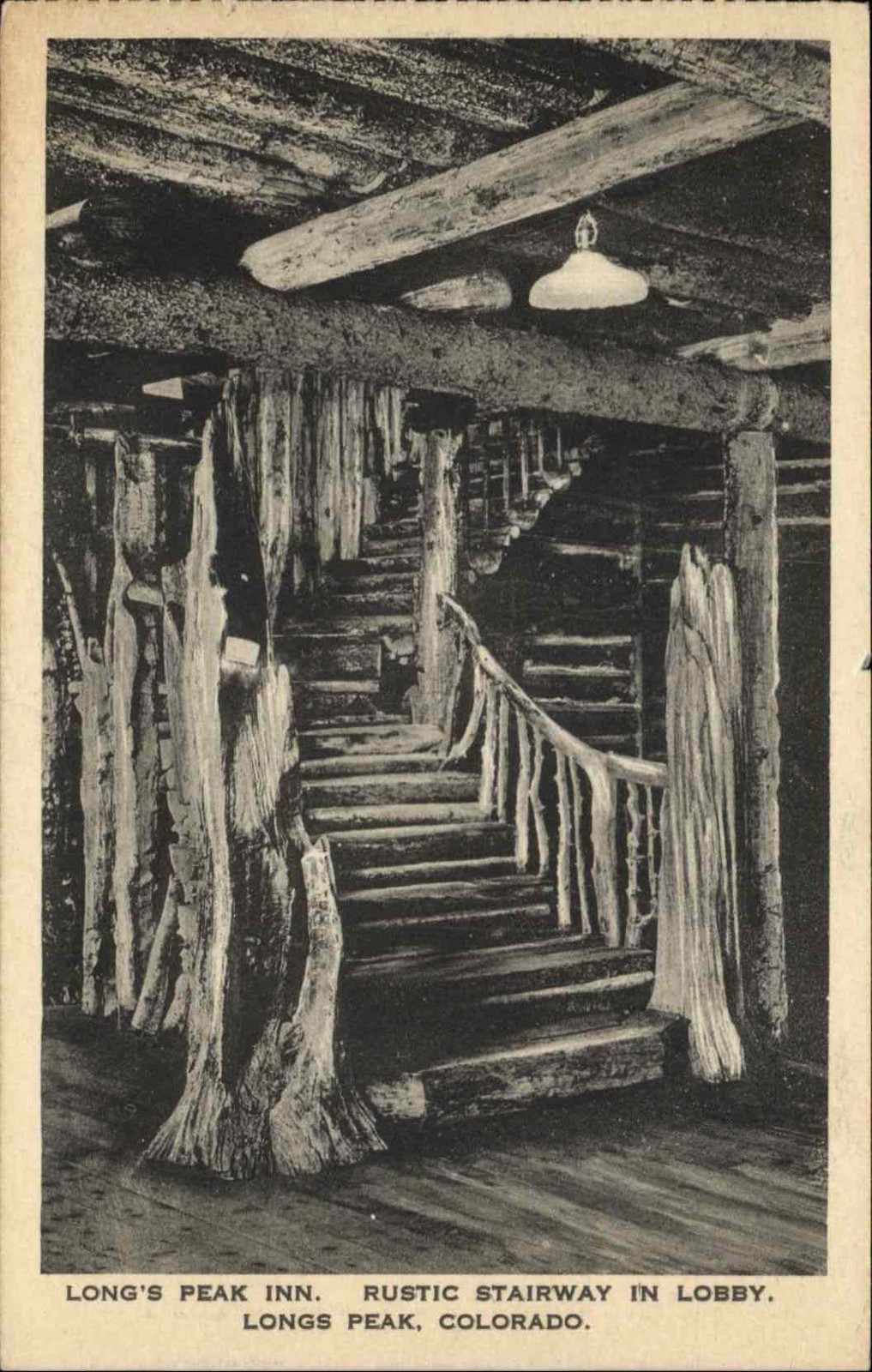 Tarjeta postal vintage Longs Peak CO ColoradoInn rústica escalera vestíbulo años 30-50