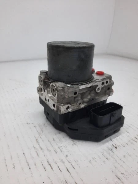Bomba ABS freno antibloqueo Toyota Sienna 2015-2016 tracción delantera usada OEM Foto 2 de 4