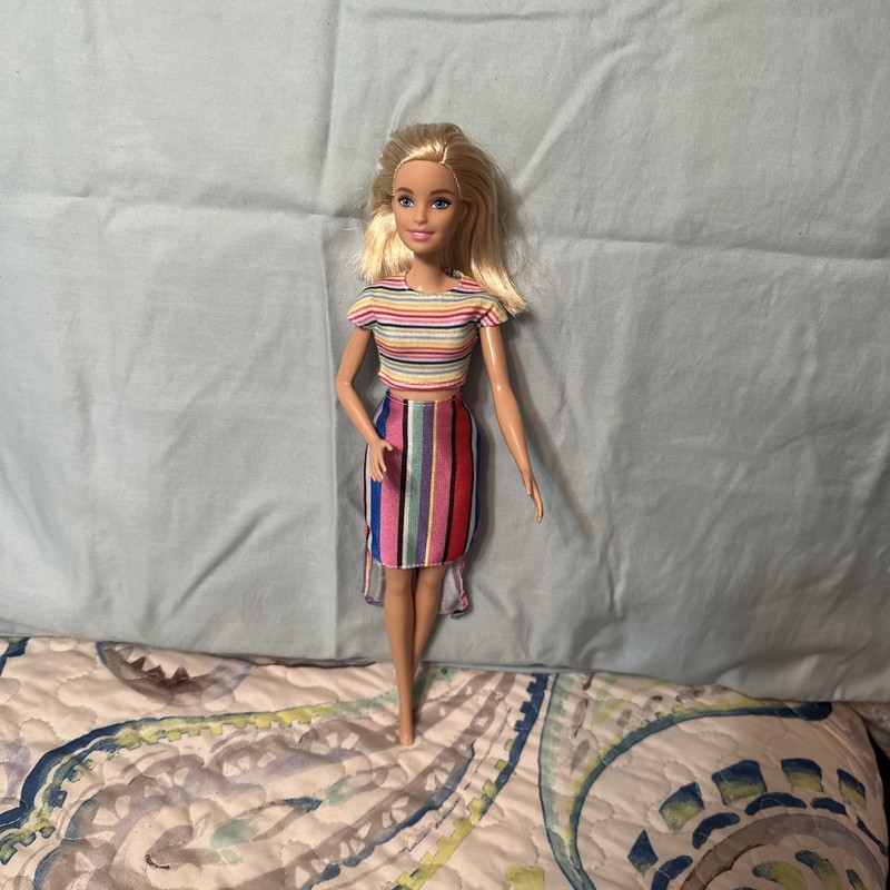 2013/2015 Barbie Doll W/ Blue Eyes Pink Lips