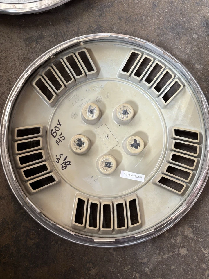 Cubiertas de rueda tapacubos Oldsmobile Cutlass Supreme Ciera Firenza 14" OEM 1983-91 Foto 2 de 2