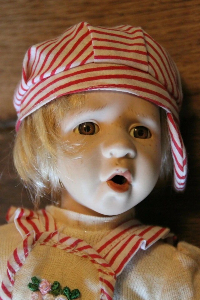 Poupée ancienne expressive - Photo 3/4