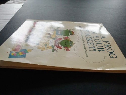 Vintage Put A Frog in Your Pocket - 1985 Children's Paperback Activity Book - Picture 6 of 8