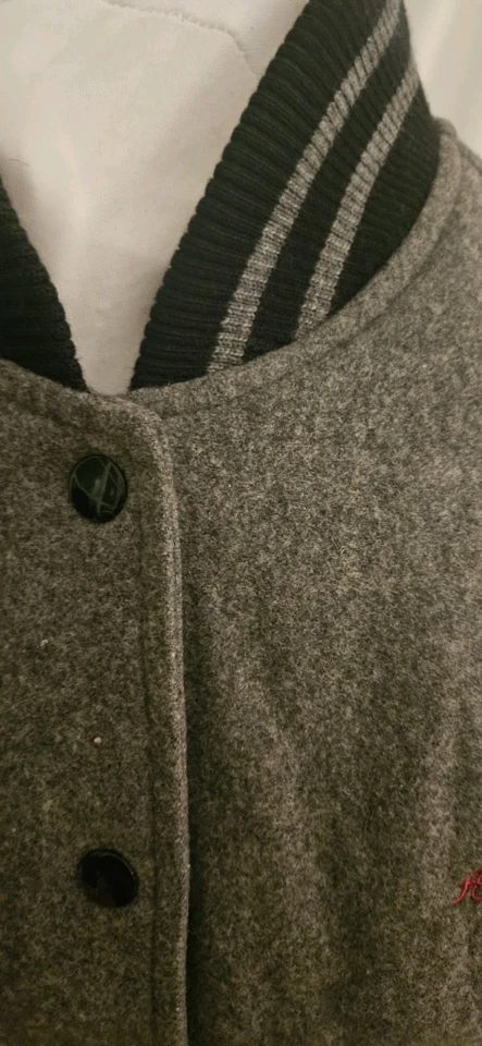 Jaqueta American Girl Varsity bordada logotipo cinza preta mistura de lã meninas MÉDIA - Imagem 4 de 4