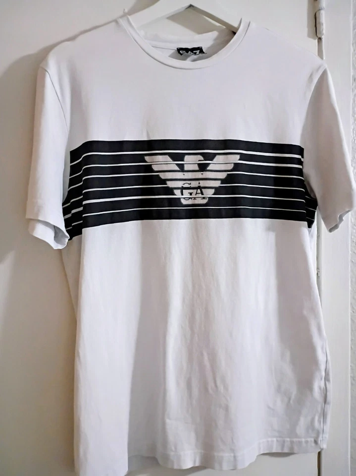 Camiseta blanca para hombre EMPORIO ARMANI EA7 negra con logotipo a rayas en el pecho cuello redondo Foto 3 de 4