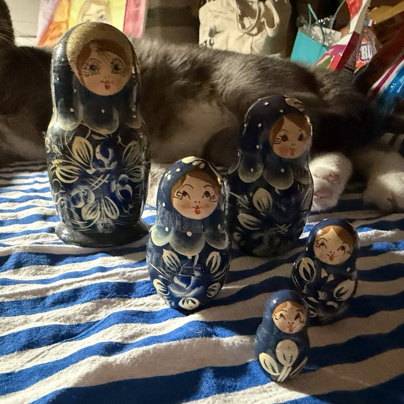 Vintage Russian Blue Floral Matryoshka Nesting Dolls Set, 5-Piece