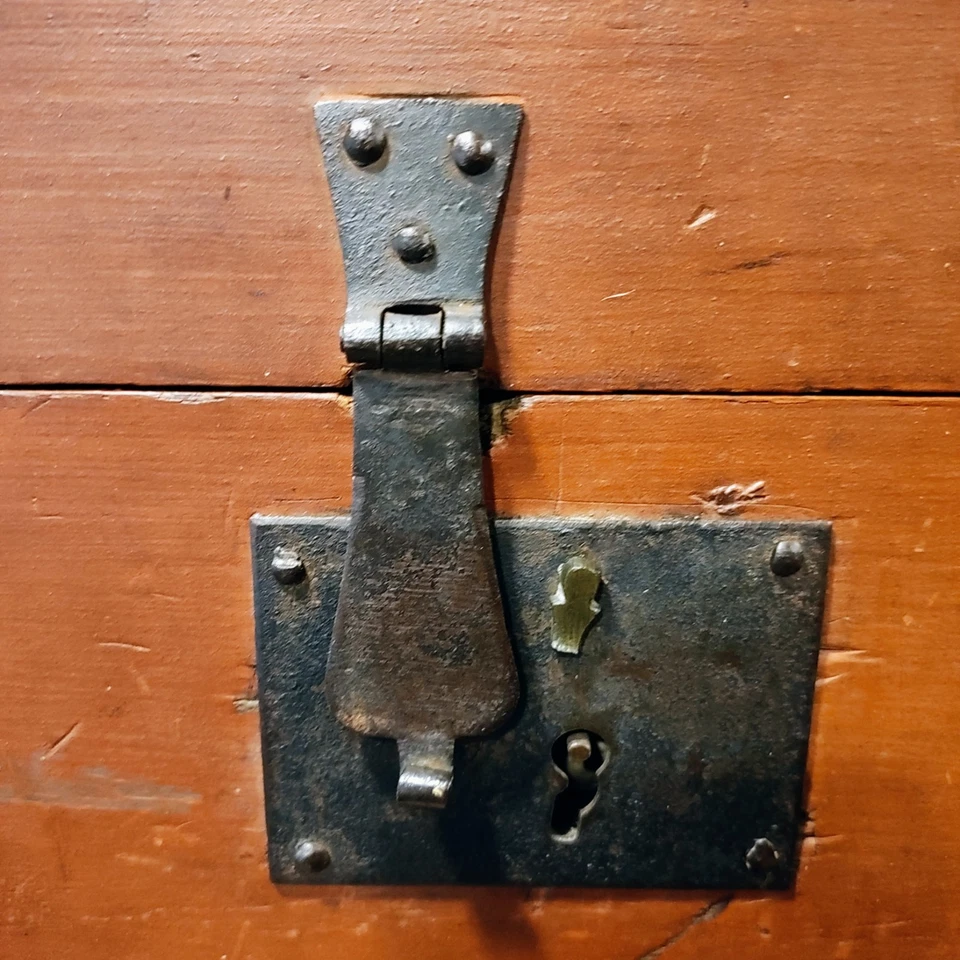 18th Century Dovetailed Keepsake Box - Image 3 of 4