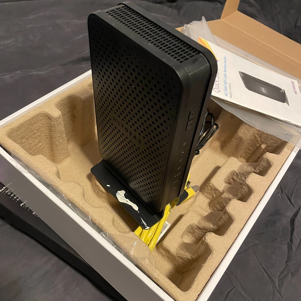 NETGEAR Nighthawk AC1900 WiFi Cable Modem Router - Image 4 of 4