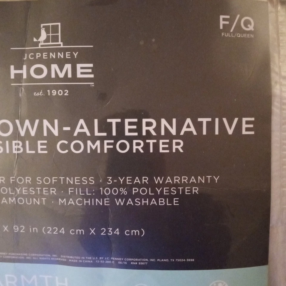 New Full Queen J C Penny Down Alternative Reversible Comforter White Green 100 % - Image 2 of 4