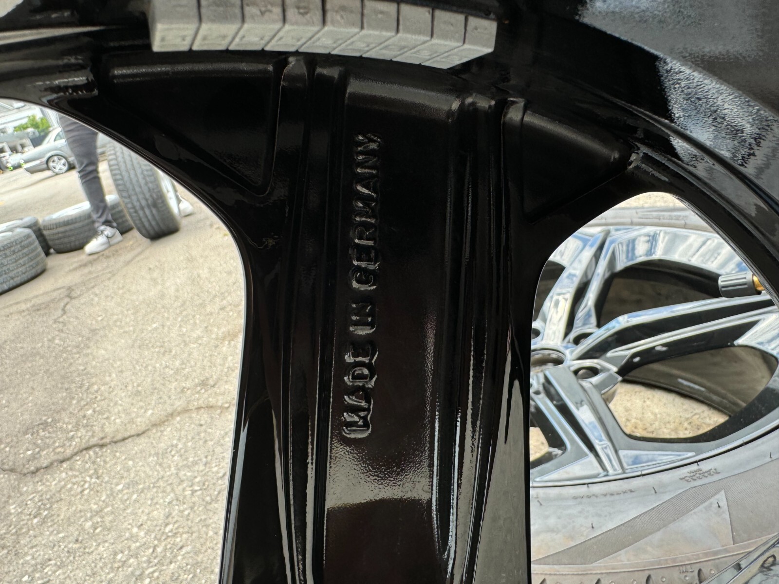 Lamborghini OEM Urus Rims With Pirelli Wheels 