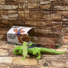 Zuru Robo Alive Frilled Neck Lizard Green Runs Lights Up