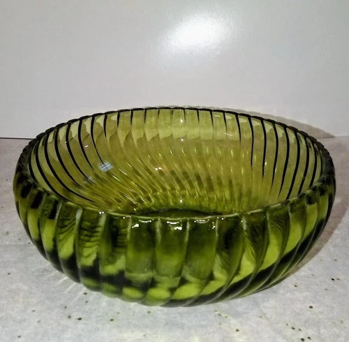 Vintage Anchor Hocking Avocado Green Swirl Glass 6" Bowl