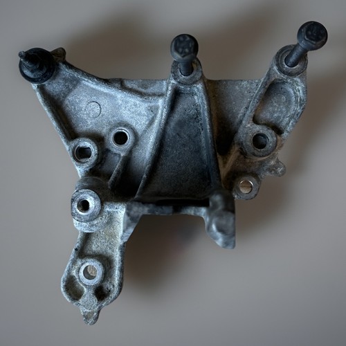 Volvo D4204T EGR Bracket V70 S80 XC70 2.0D P3 9656392880