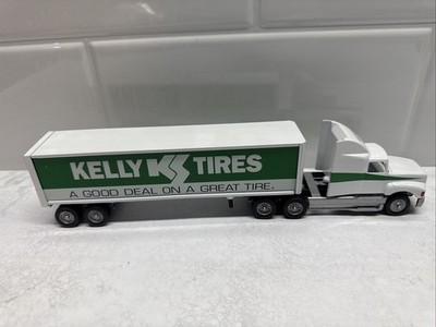 Vintage Winross Diecast Metal Ford AeroMax Sleeper Truck Kelly Tires Trailer