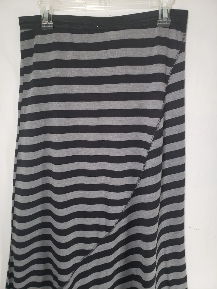 Maxi Falda Derek Hearts Rayas Negras y Grises Talla L Foto 4 de 4