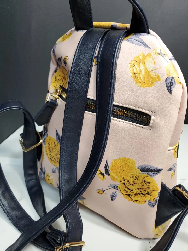 Mochila pequeña Kensie rosa/amarillo patrón rosas 9x9,5x3,5" Foto 4 de 4