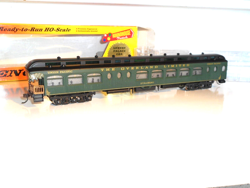 Roundhouse 68601 UP Observation Palace Car. Lights. In New cond. HO Scale.Boxed