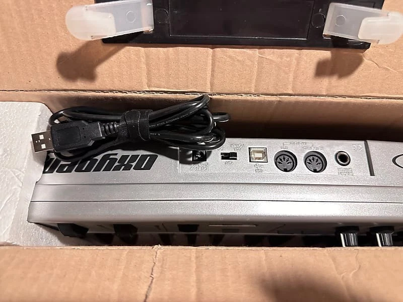 M-AUDIO - Oxygen 8 - Midi Keyboard 25 Keys und Pitchbend - Bild 2 von 4